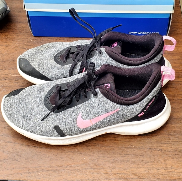 Nike - Picture 2 of 2